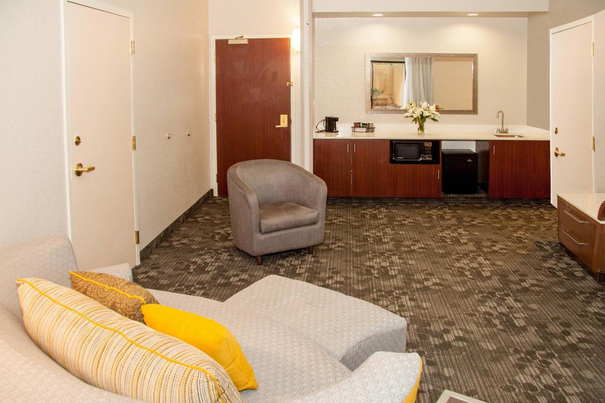 Courtyard By Marriott Rocky Mount Hotel Bagian luar foto